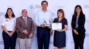 Ministerio de Salud recibe premio por ser una institución pública modelo en ecoeficiencia