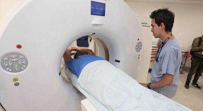 Hospital Arzobispo Loayza recibe moderno tomógrafo y equipos especializados