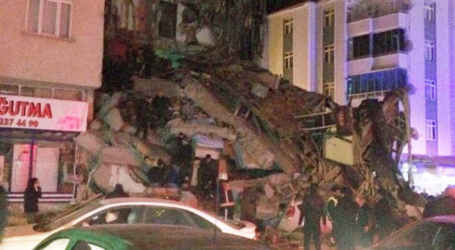 Terremoto de 6,7 sacude Turquía dejando varios fallecidos [Video]