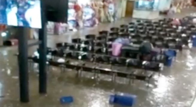 Arequipa en emergencia: terminal terrestre colapsó por inundación [VIDEO]