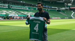 Claudio Pizarro fue presentado de manera oficial por el Werder Bremen