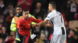 Cristiano Ronaldo tiene gran gesto con hincha del Manchester United