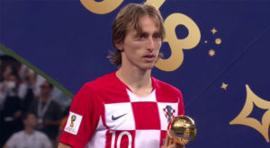 Rusia 2018: Luka Modric recibe el Balón de Oro y Mbappé el premio al mejor joven