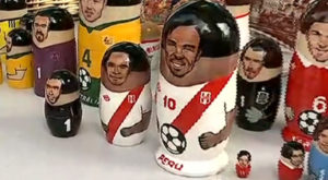 Rusos elaboran matrioshkas con jugadores de la Selección Peruana