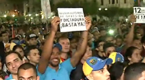 Venezolanos en el Perú protestan contra Nicolás Maduro en la Plaza San Martín