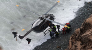 Tragedia en Pasamayo: en helicóptero rescatan a sobrevivientes de accidente