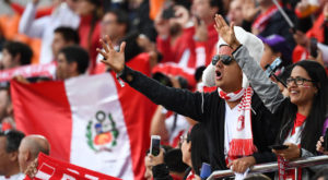 Rusia 2018: Hinchada peruana cantó «Contigo Perú» y emocionó al mundo entero