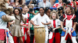 Rusia 2018: Ronaldinho sorprende en la ceremonia de clausura