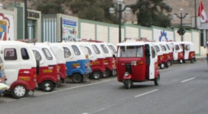 Cerca de 1 millón de peruanos se dedican a manejar mototaxis