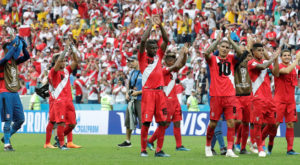 Paolo Guerrero y André Carrillo dan a Perú la mejor de las despedidas