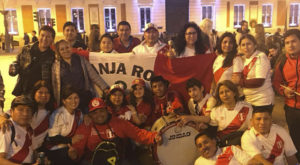 El aliento de los hinchas peruanos se hace sentir también en Madrid