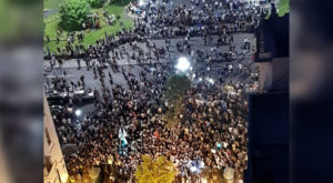 Jóvenes protestan en la Plaza San Martín contra proyecto de empleo juvenil