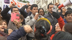 Huelga de maestros: manifestantes se congregaron en la Plaza San Martín