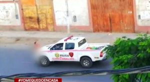 Extranjera desnuda incumple aislamiento y arma escándalo [Video]