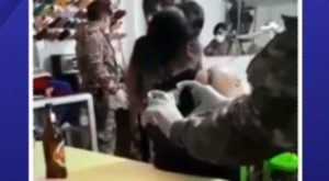 Intervienen taller de confección de mascarillas donde bebían alcohol [VIDEO]