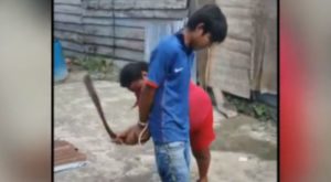 Mujer castigó a correazos a hijo por robar durante cuarentena en Iquitos [VIDEO]