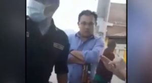 PNP detuvo a funcionarios que bebían licor en céntrica avenida de Huánuco [VIDEO]