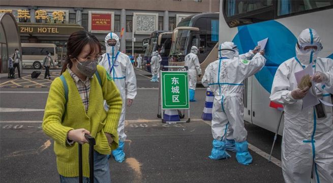 Estudio sostiene que los casos de coronavirus en China son cuatro veces mayores a la cifra oficial