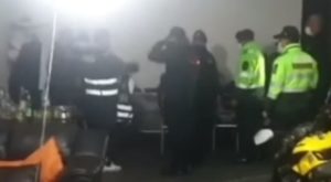 Detienen a cuatro policías bebiendo licor en fiesta en vivienda de Cajamarca [VIDEO]