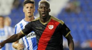 Luis Advíncula regresó a los entrenamientos el Rayo Vallecano