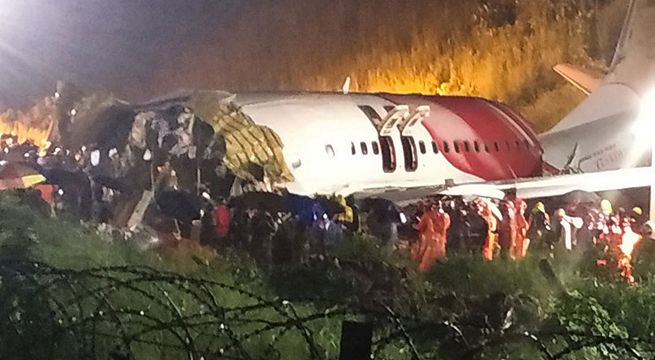 Avión se parte en dos al aterrizar y mueren 17 personas en la India [Video]