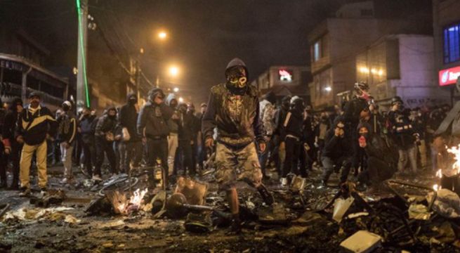Ministro de Defensa de Colombia pide perdón por abusos policiales que desataron violentas protestas