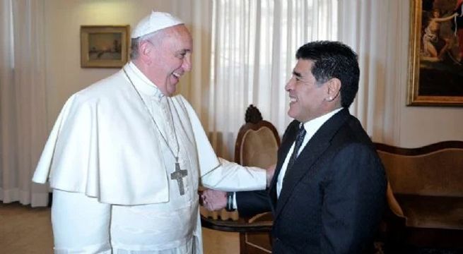 El Papa Francisco tiene presente a Diego Maradona en sus plegarias
