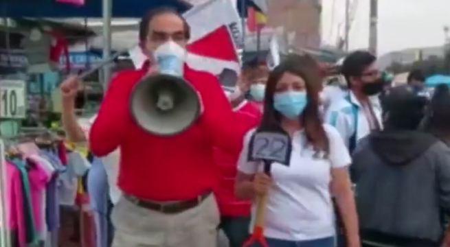 Yonhy Lescano realizó caminata proselitista en San Juan de Lurigancho