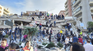 Pánico y destrucción por terremoto y tsunami en Turquía