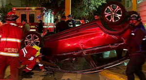 Auto termina volcado tras aparatoso accidente en Jesús María