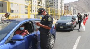 Policía impuso 50 multas por manejar vehículos particulares sin pase