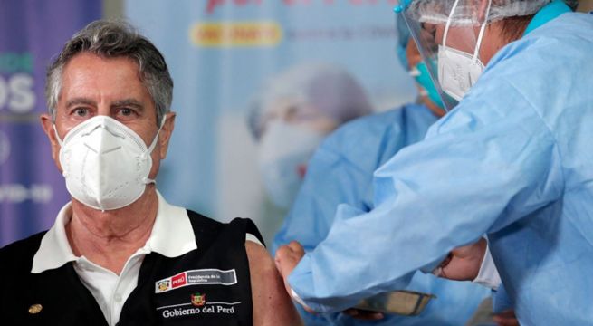 Presidencia descarta que Francisco Sagasti haya sido vacunado de forma irregular