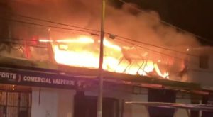 Incendio consumió más de 100 puestos del mercado central de Piura