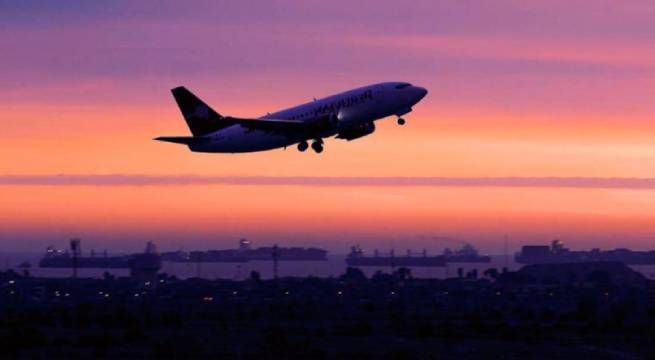 Se reanudan vuelos internacionales de más de ocho horas de duración