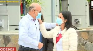Keiko Fujimori se reunió con promotor de la «vacuna peruana»