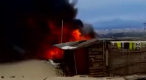 Incendio destruyó más de 60 casas en asentamiento humano de Chimbote