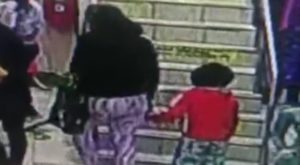 La Victoria: captan a mujeres usando a niño para robar en puesto de Gamarra