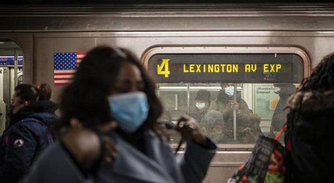 Gobernador de Nueva York anunció que vacunarán gratis contra el covid en estaciones del metro