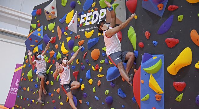 Presentan un nuevo muro de escalada en el Polideportivo de Villa El Salvador