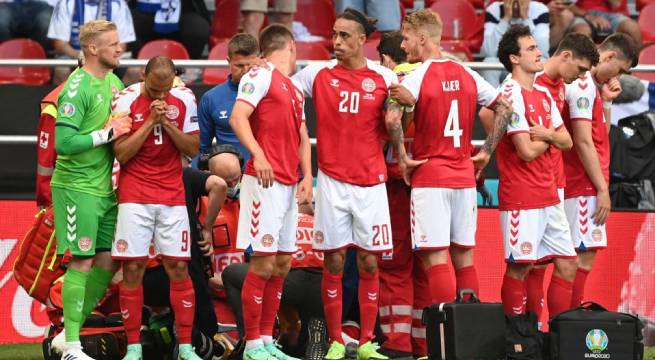 Jugador danés Christian Eriksen colapsó en pleno partido por la Eurocopa
