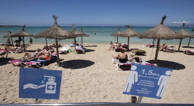 España reabre sus playas a los turistas vacunados contra la Covid-19