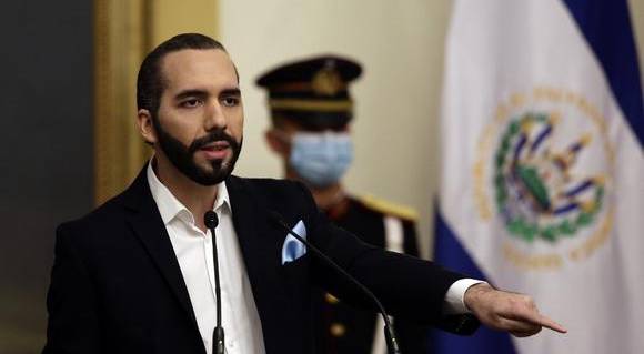 Nayib Bukele, el presidente que convirtió a El Salvador en el primer país en adoptar bitcóin