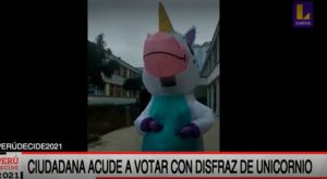 Ciudadano acude a votar con disfraz de unicornio