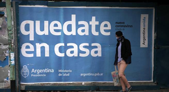 Argentina supera las 80.000 muertes por COVID-19 pese a estricto confinamiento