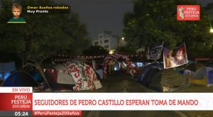 Seguidores de Pedro Castillo decoran la Plaza de la Democracia