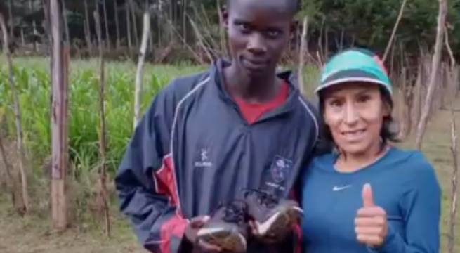 Gladys Tejeda tuvo un bonito gesto con un joven atleta de Kenia