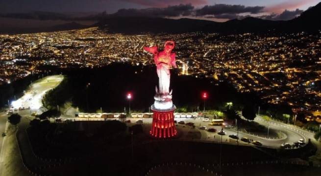 Virgen de El Panecillo fue uno de los monumentos que se iluminó en homenaje al Bicentenario del Perú