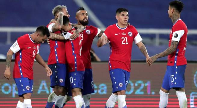 Chile presentó lista de 28 convocados para fecha triple de Eliminatorias