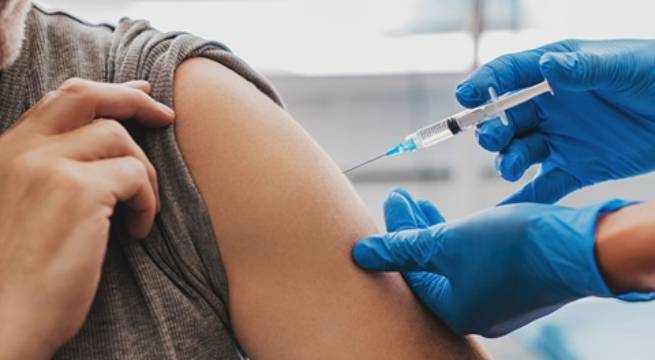 Nueva York exige vacuna contra COVID-19 a profesores y plantilla de colegios públicos
