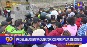 Se registran problemas en vacunatorios por falta de dosis